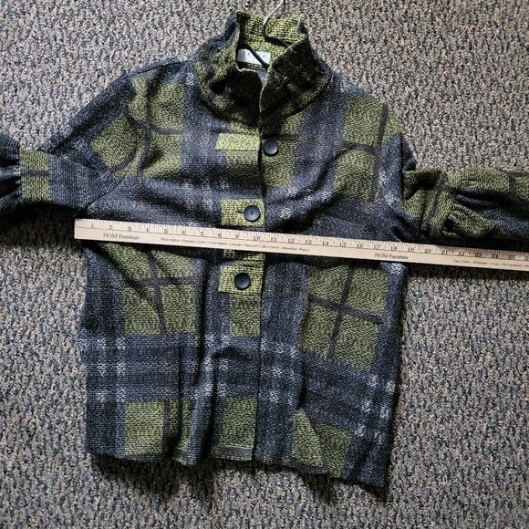 Terra SJ Apparel plaid 3/4 bell sleeves blazer Size Medium - Picture 9 of 13